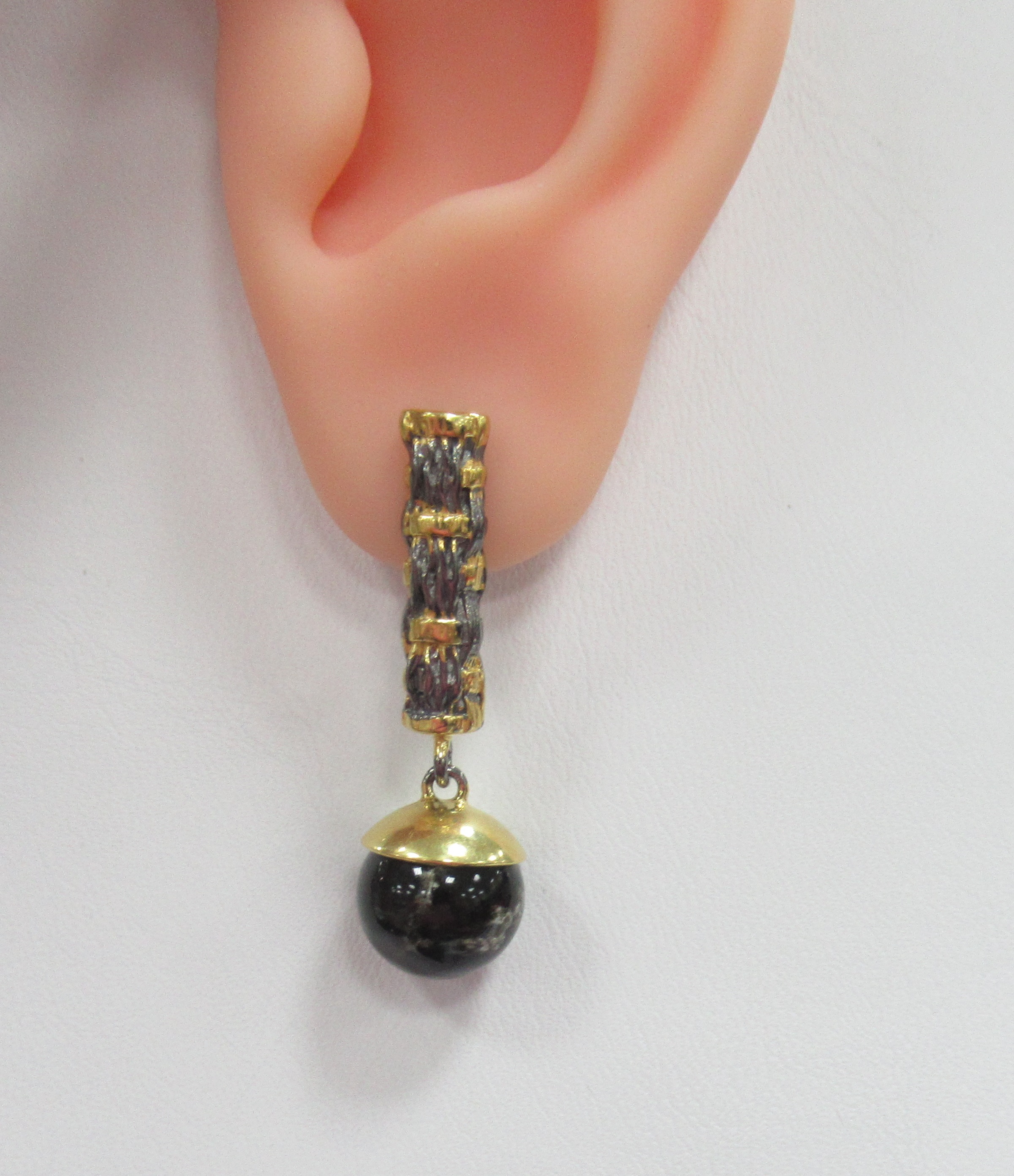 Серебряные серьги с янтарем